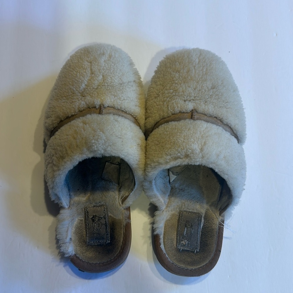 UGG Dalla slippers slip on in cream and tan colors can be unisex with flaws